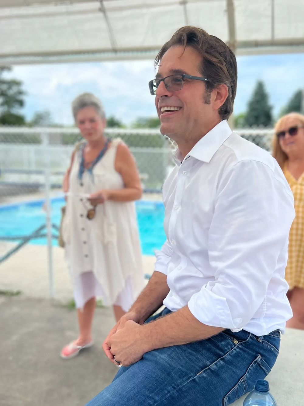 Leslie R. Farkas listening to residents in Wasaga Beach
