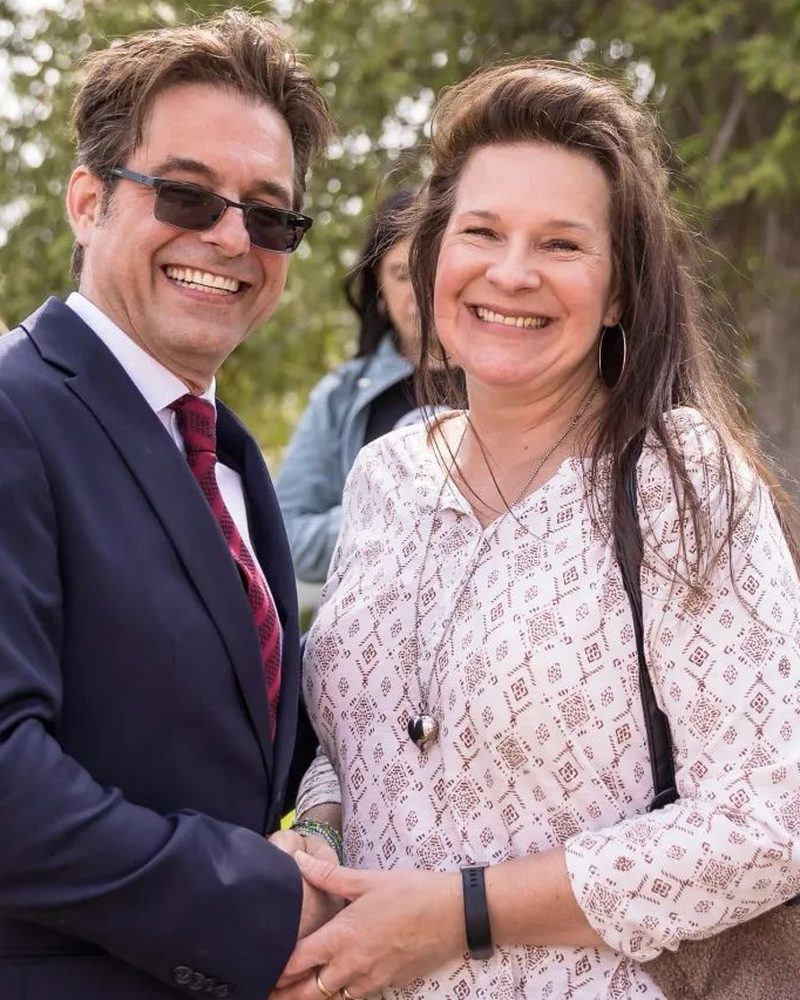 Leslie Farkas greeting a Wasaga Beach resident